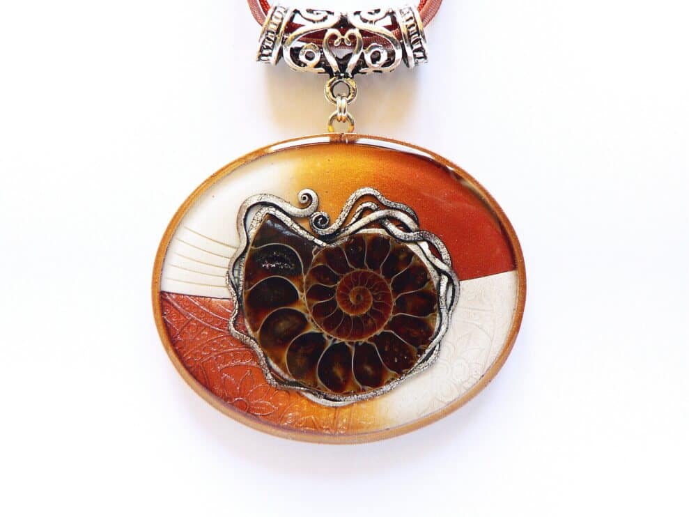 Péče o šperky oválný náhrdelník s amonitem minerál